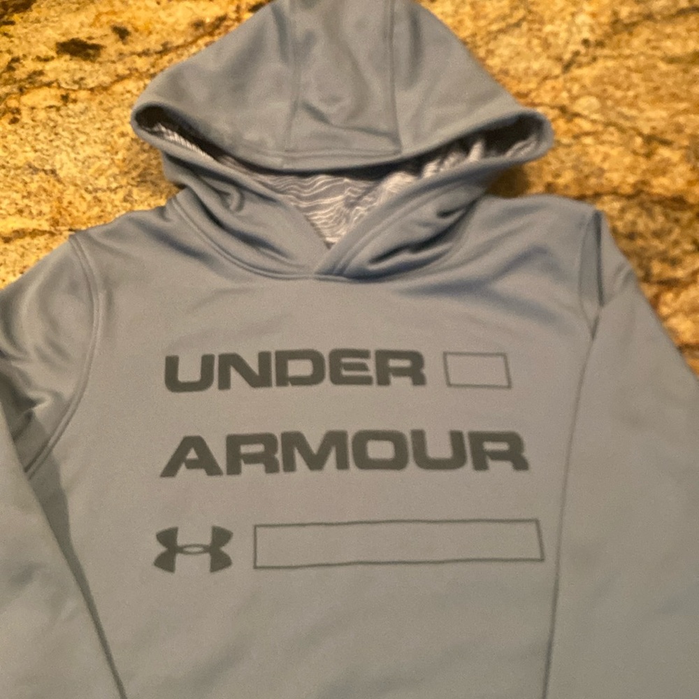 NWOT Under Armour sweatshirt